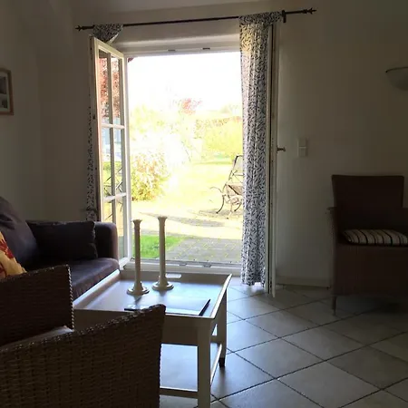 Alte Fischerkate Und Moewennest Gross Zicker Exterior photo