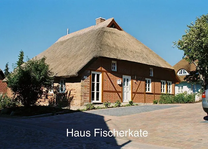 Alte Fischerkate Und Moewennest