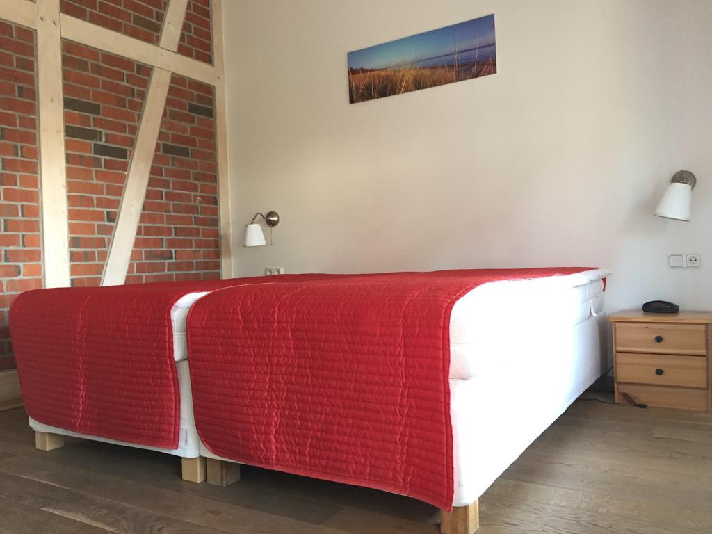 Alte Fischerkate Und Moewennest